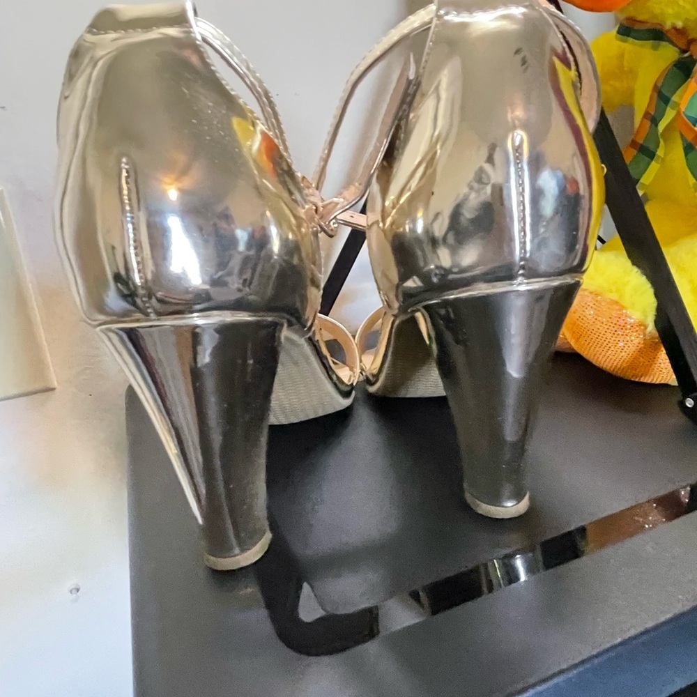 Shoes - Picture 3 of 4